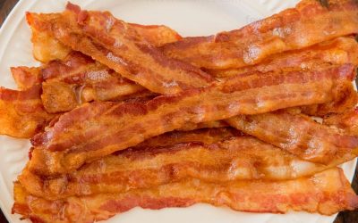 does crispy bacon have less calories
